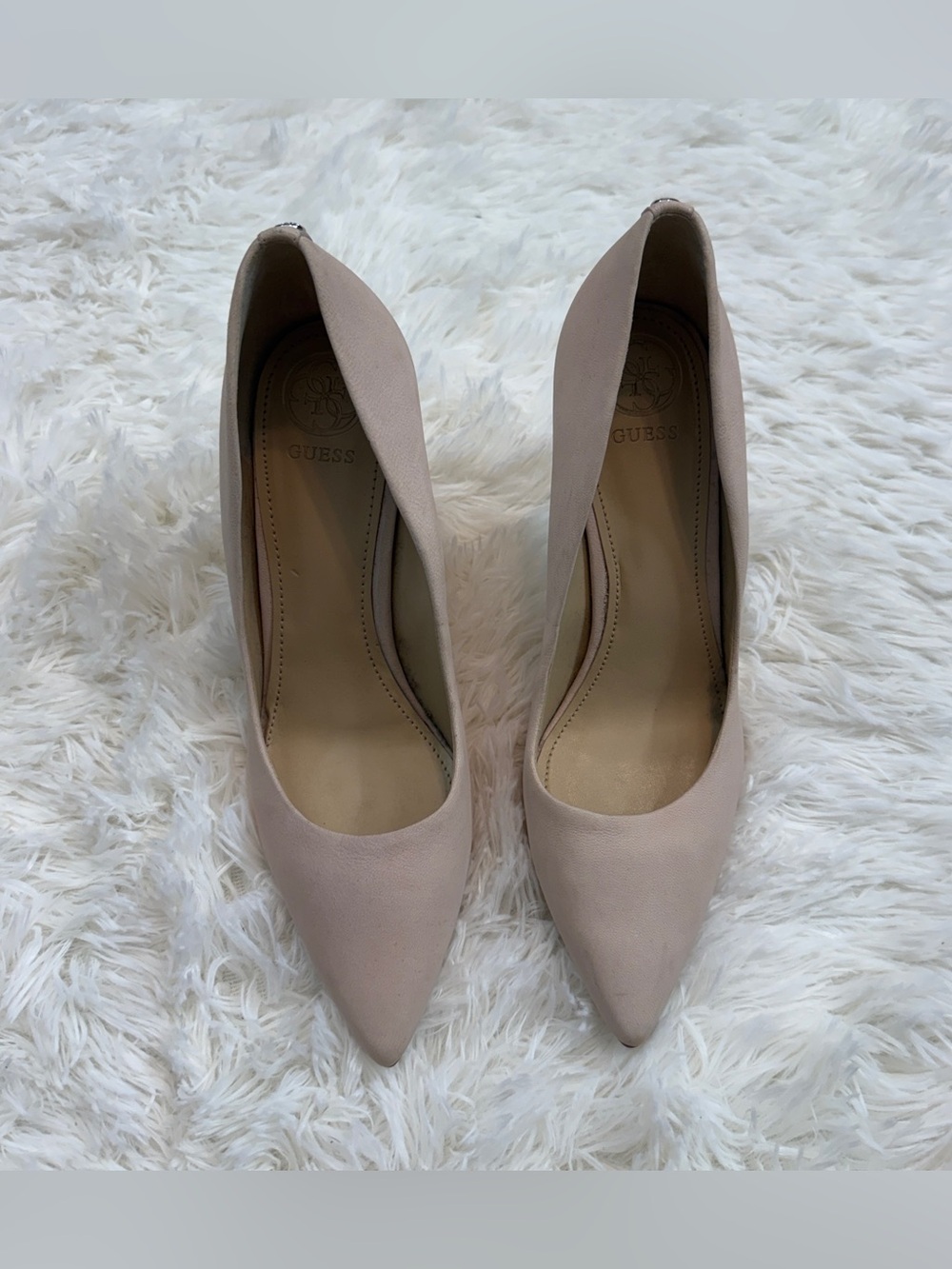 Women’s Size 8.5 Cream Guess Stiletto Pointed Toe Pump Heels